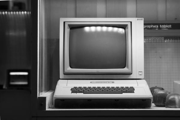 L'évolution du premier ordinateur : pionniers et innovations
