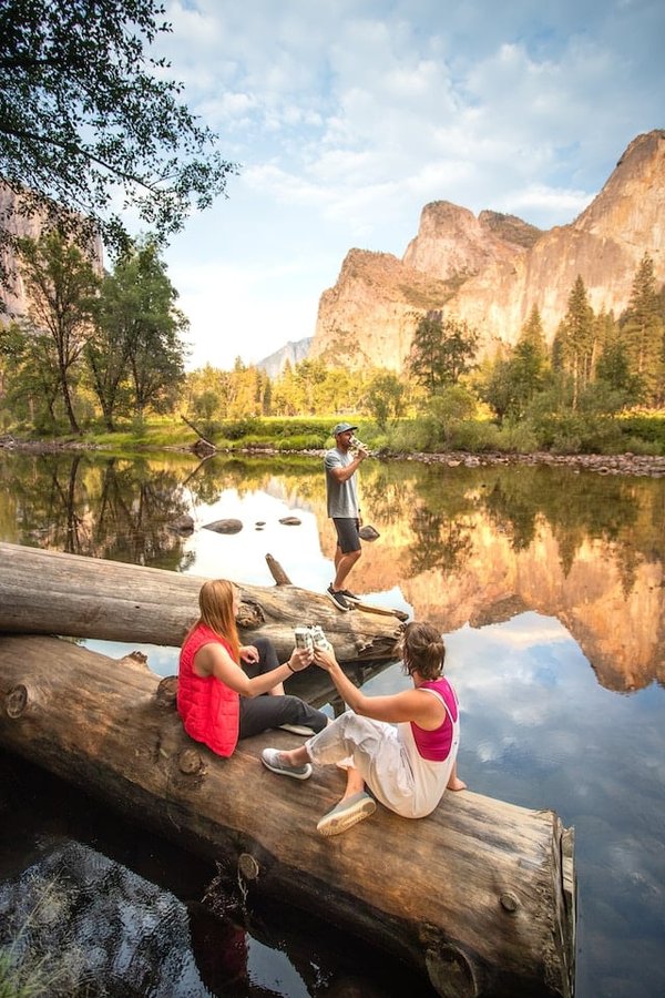 Quelles sont les démarches pour créer un club de lecture spécialisé en littérature de voyage?