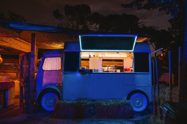 Comment transformer son véhicule en food truck: guide complet et astuces